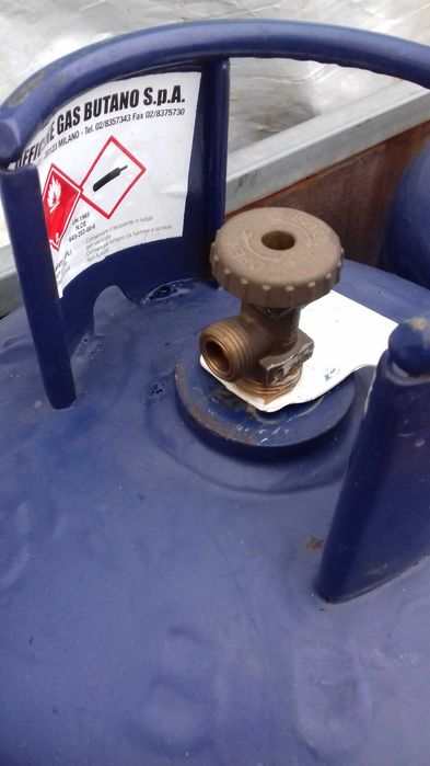 Туристически битови газови бутилки 60 L 25 kg сертификат стикер до2033