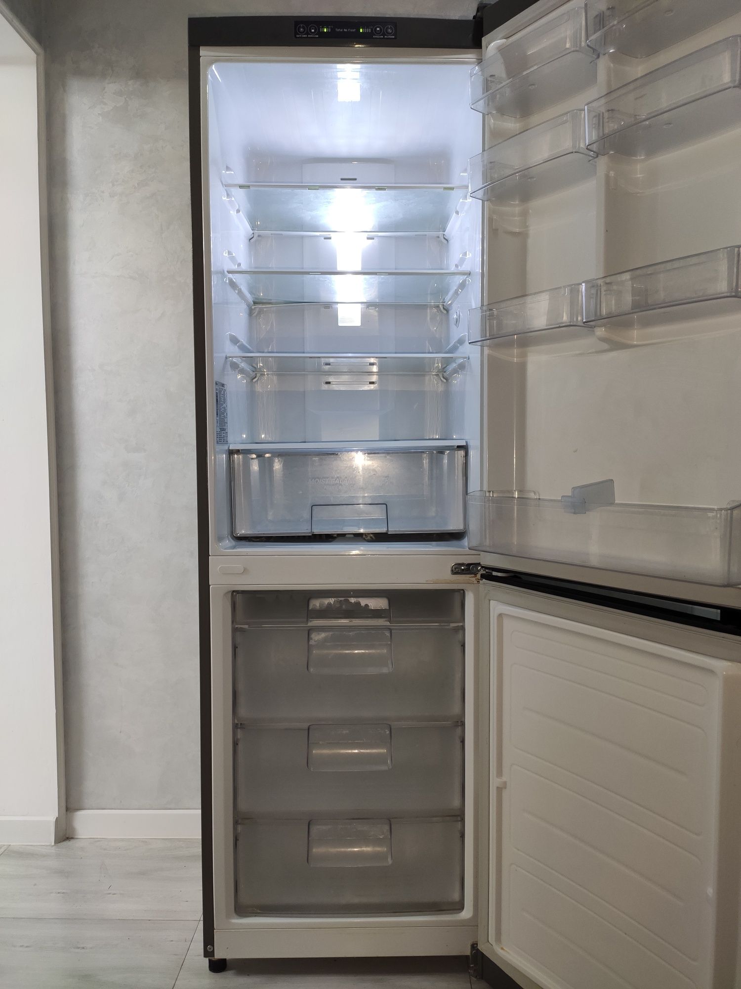 Холодильник LG NO FROST 190см
