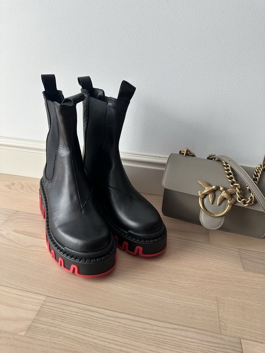 Botine/bocanci piele cu talpa rosie NOI (model Christian Louboutin)