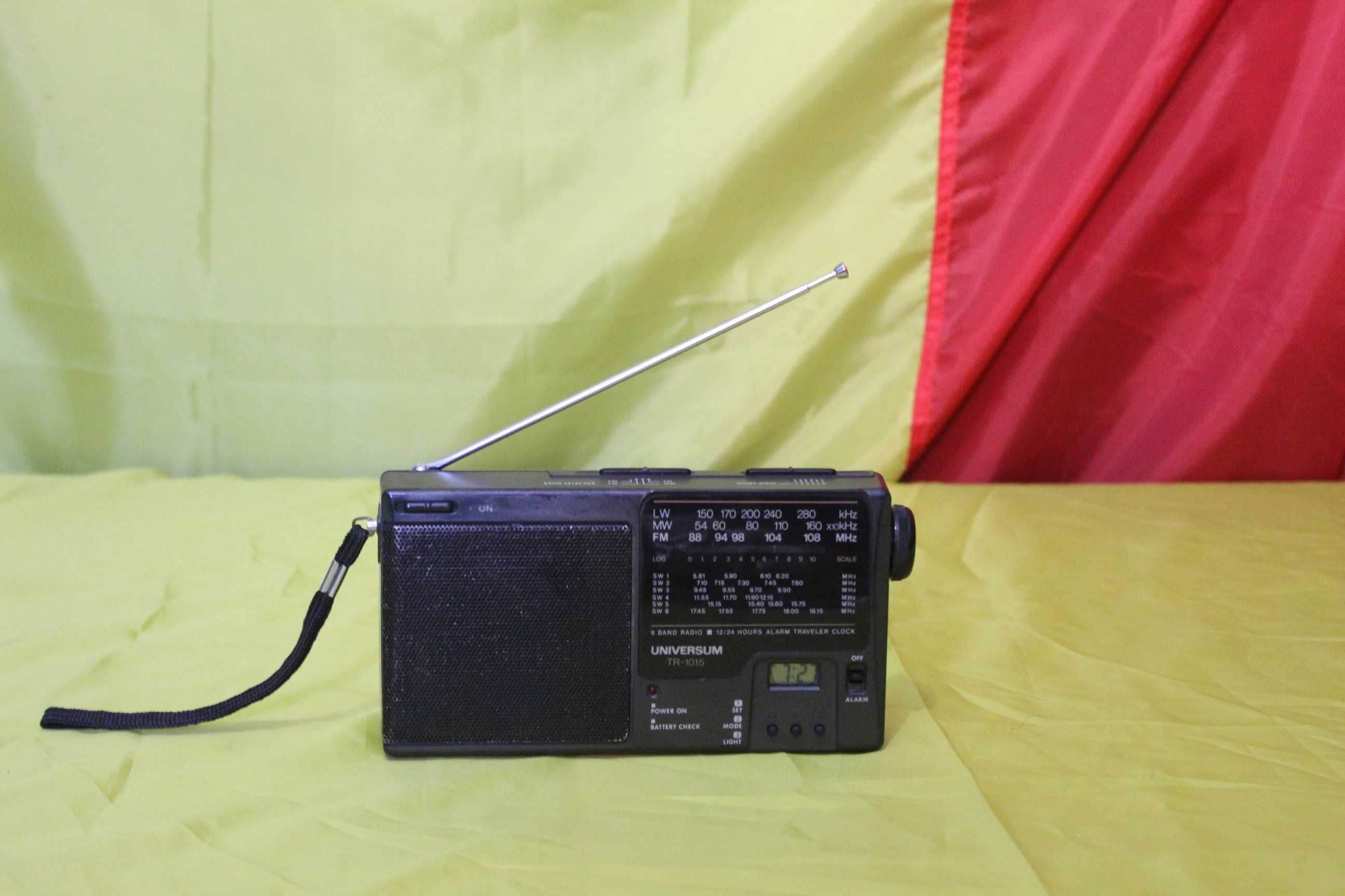 Radio  cu ceas alarma vechi - ( Germania) UNIVERSUM tr-1015