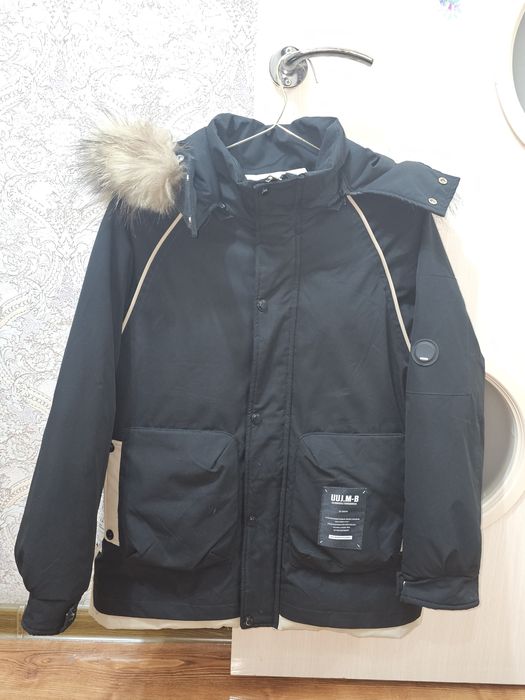 Продам тёплую зимнюю куртку на мальчика 9-11 лет, в идеальном состояни