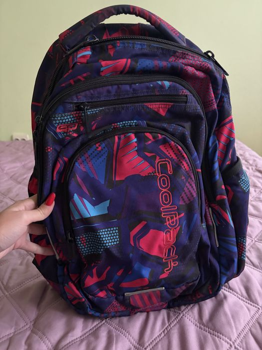 Чисто нова раница с твърд гръб