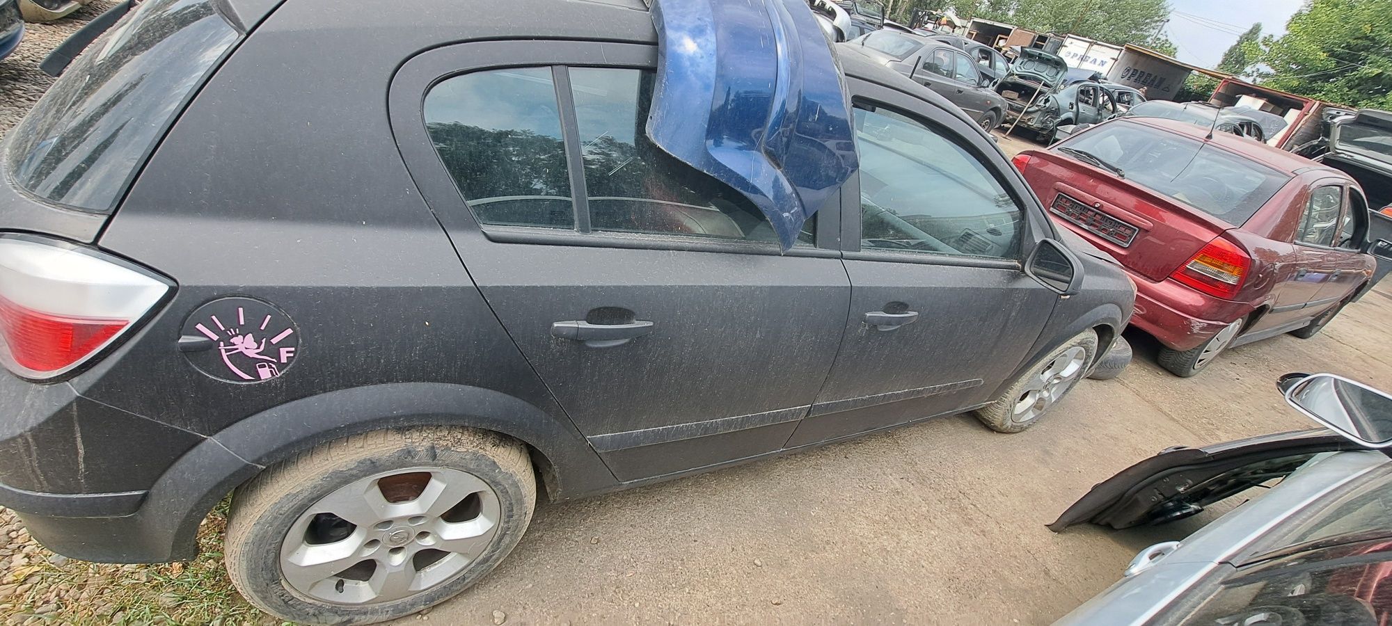 Dezmembrez Opel Astra H 1.6 B 2006