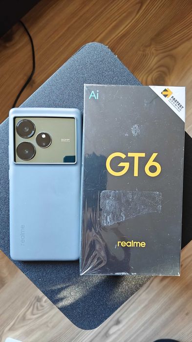Realme GT6 - 256/8 Gb impecabil