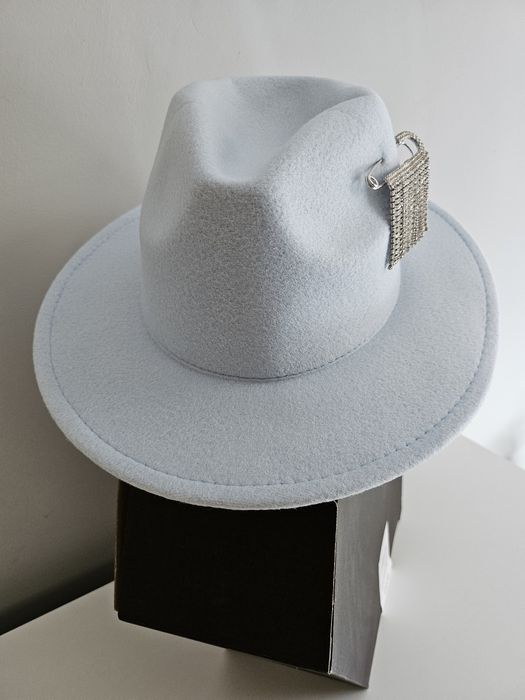 Федора / Шапки в син, черен и  светло кафяв цвят