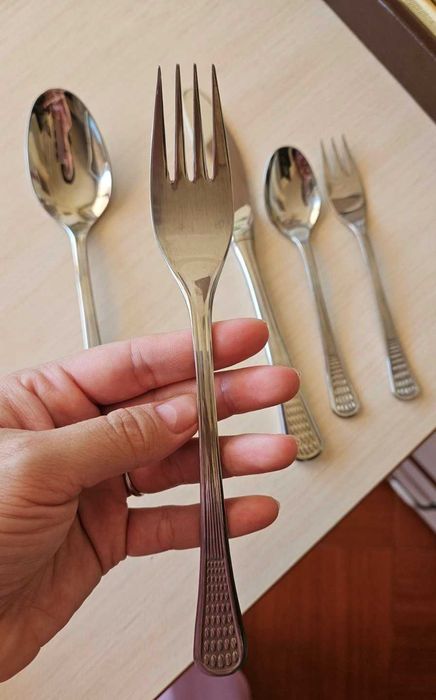 Нови български прибори за хранене в луксозна кожена кутия, 30 части
