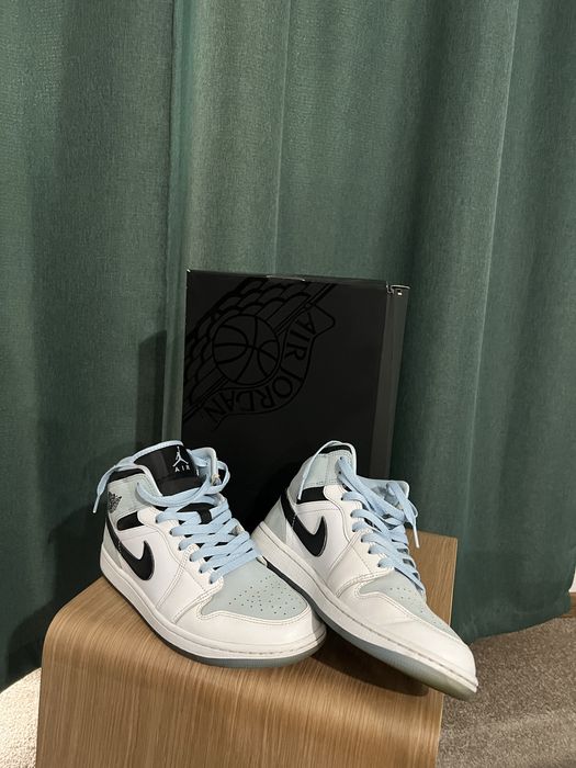 Nike Air Jordan 1 Mid SE