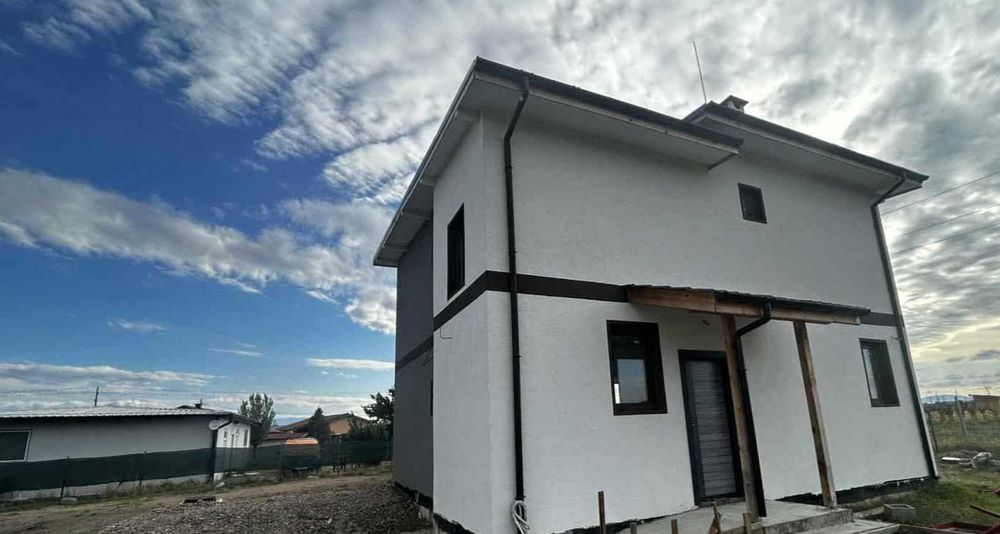 Къща за продажба в гр.Костинброд