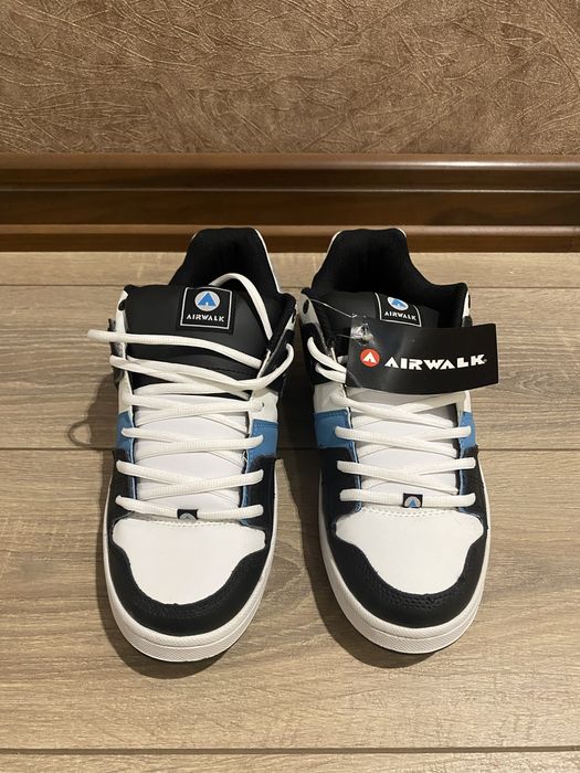 Krossovki razmer 10 - 44