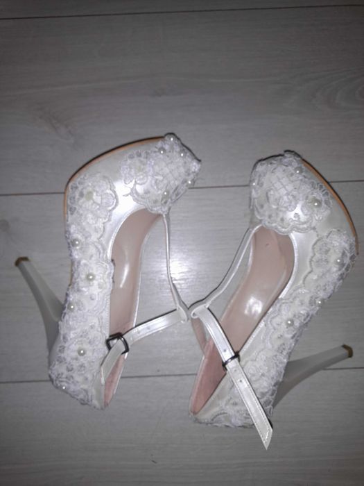 Pantofi de mireasa cu platforma si varf rotunjit