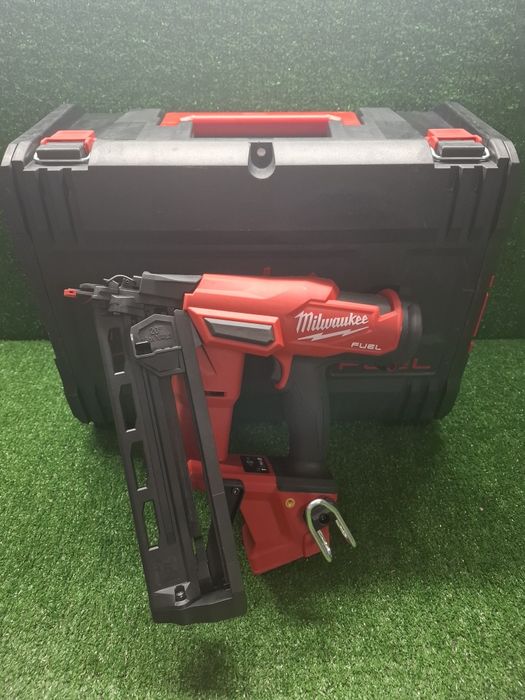 Чисто нов такер на Milwaukee M18 FN16GA
