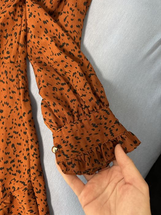 Rochie midi culoarea toamnei -aramiu, marime 38, cu volanase