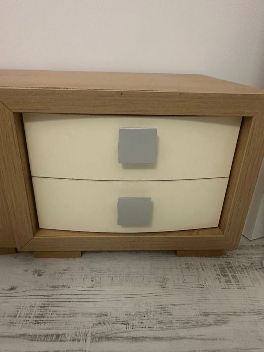 Продавам нощни шкафчета