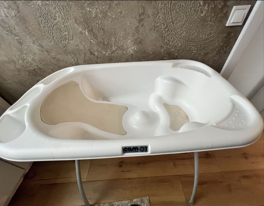 Бебешка вана на стойка CAM + подарък антирефлуксно гнездо