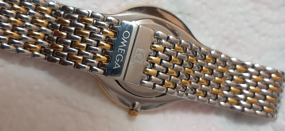 Продавам Масивен тънък часовник omega Работещо/внос от Швеция