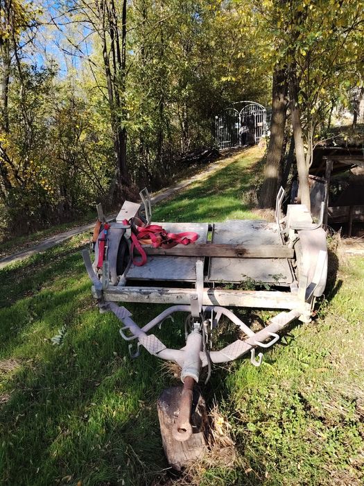 Vand remorcă militară