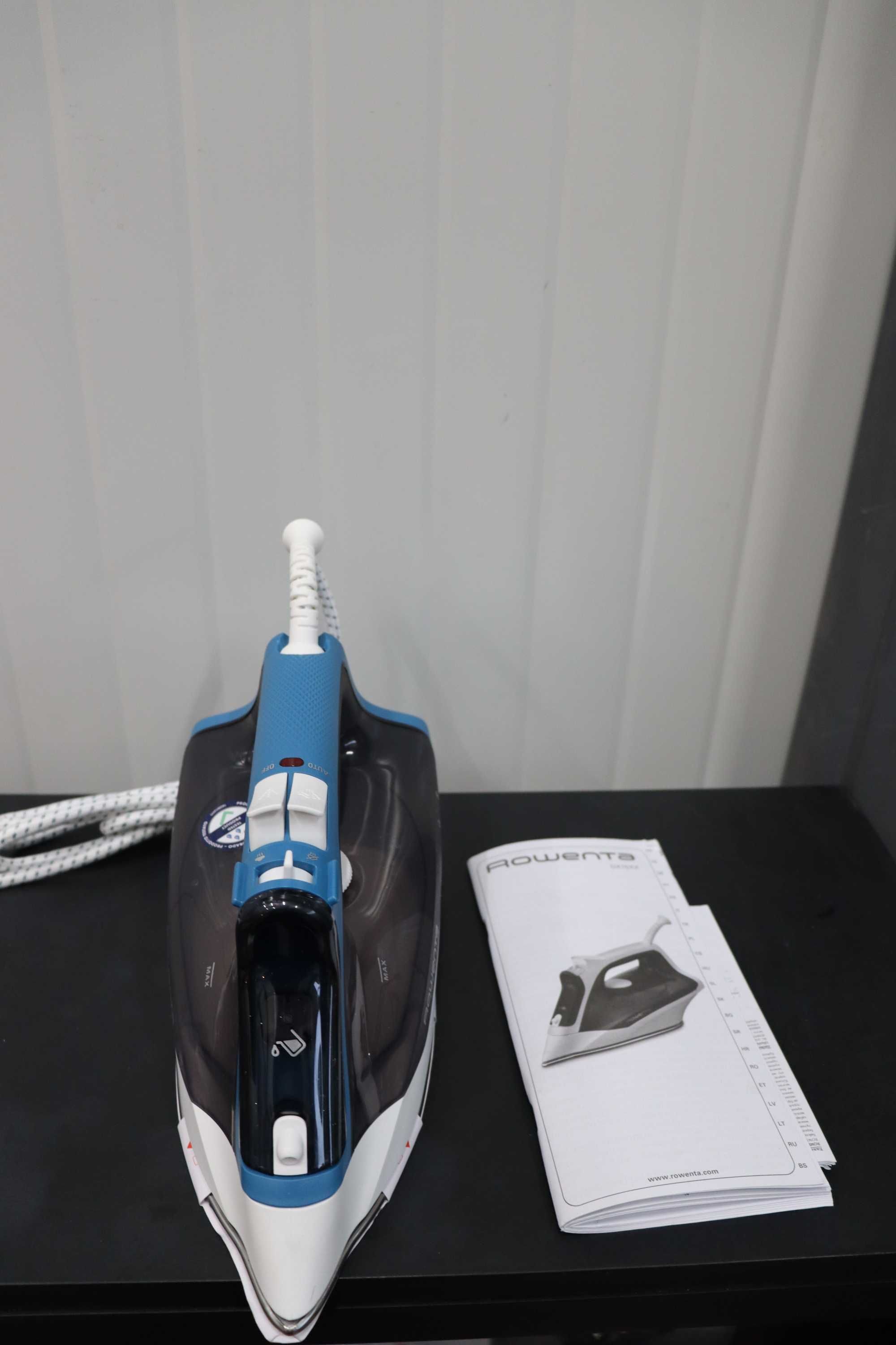 Парна ютия Rowenta, DX1550, 0.25L, 110г/мин 2200W, Черен/Син
