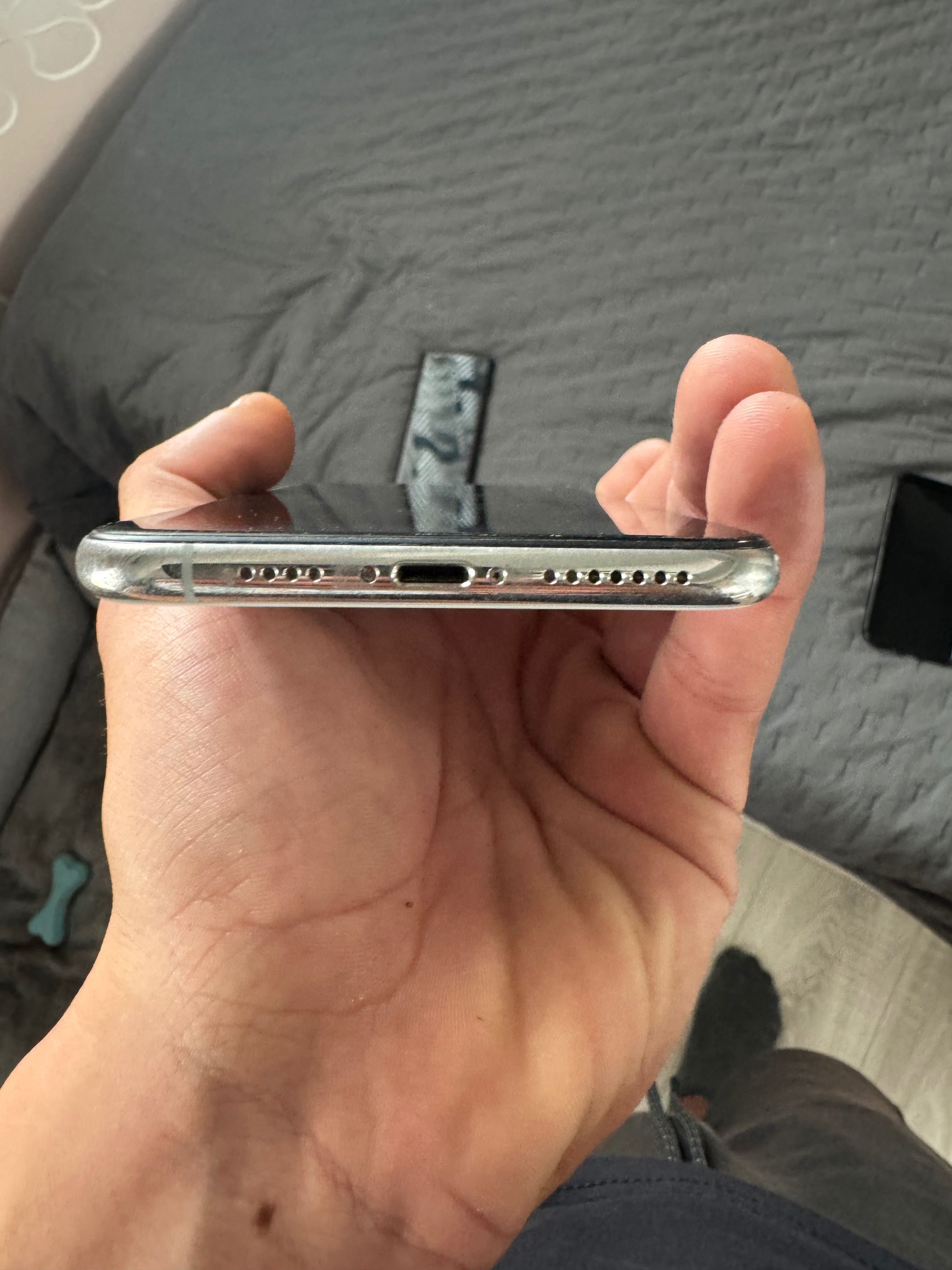 Продавам iPhone XS Max 64GB