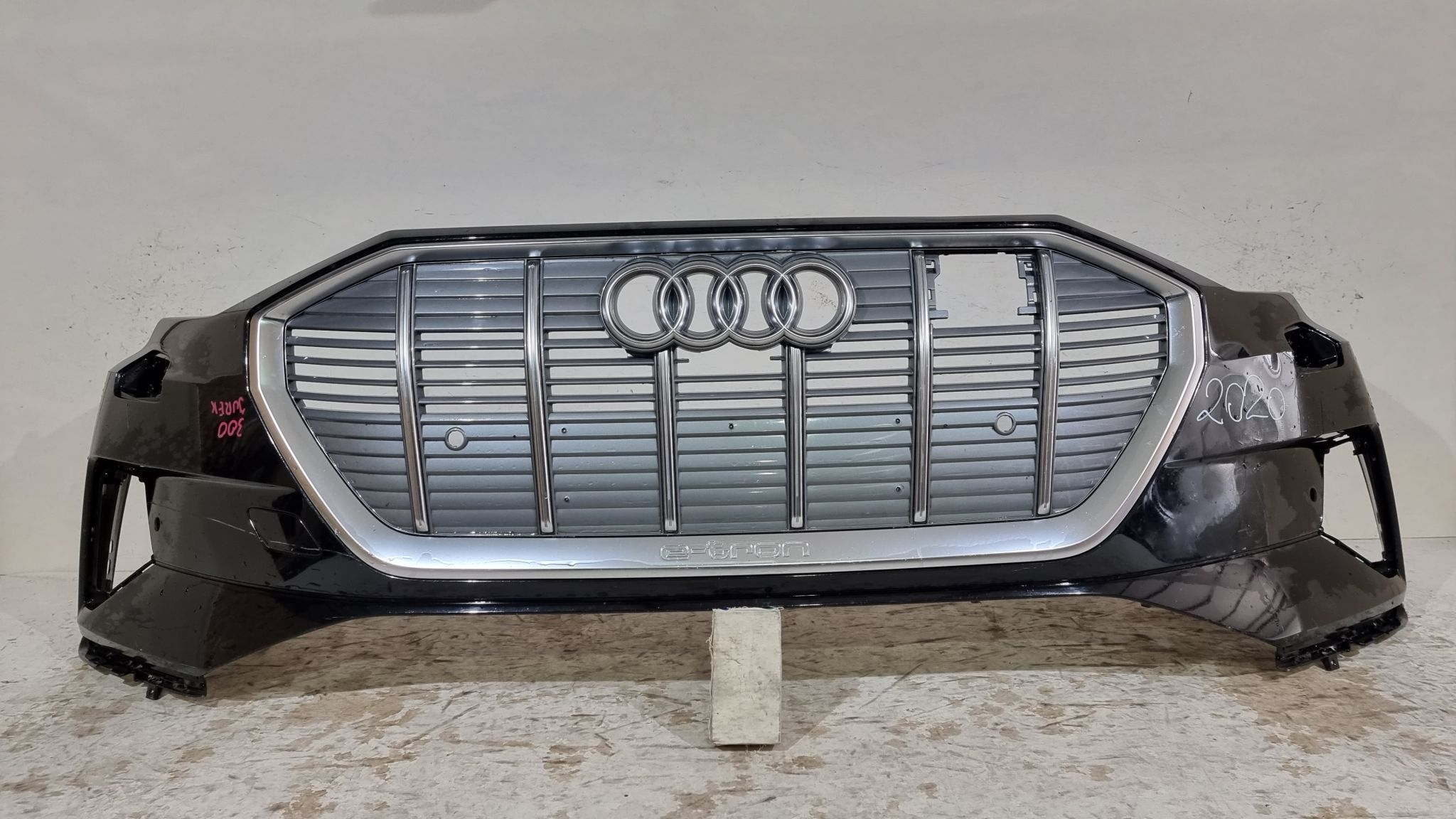 Bara fata Audi E-Tron, 2018, 2019, 2020, 2021, 2022, 2023, cod origine OE  4KE807437.