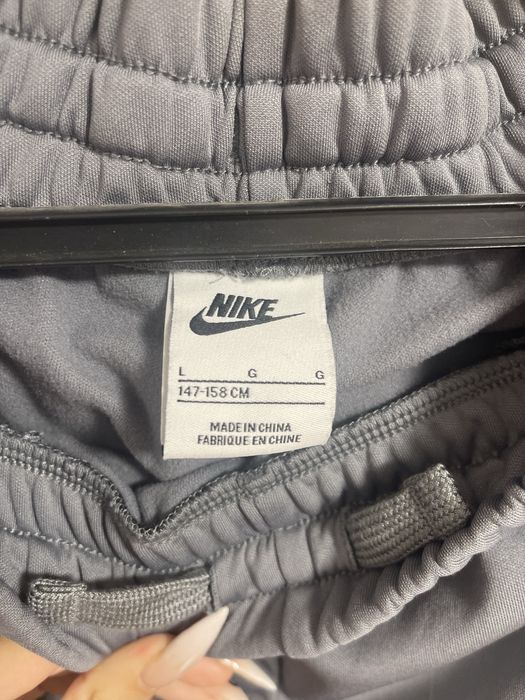 Чисто нов оригинален комплект на Nike