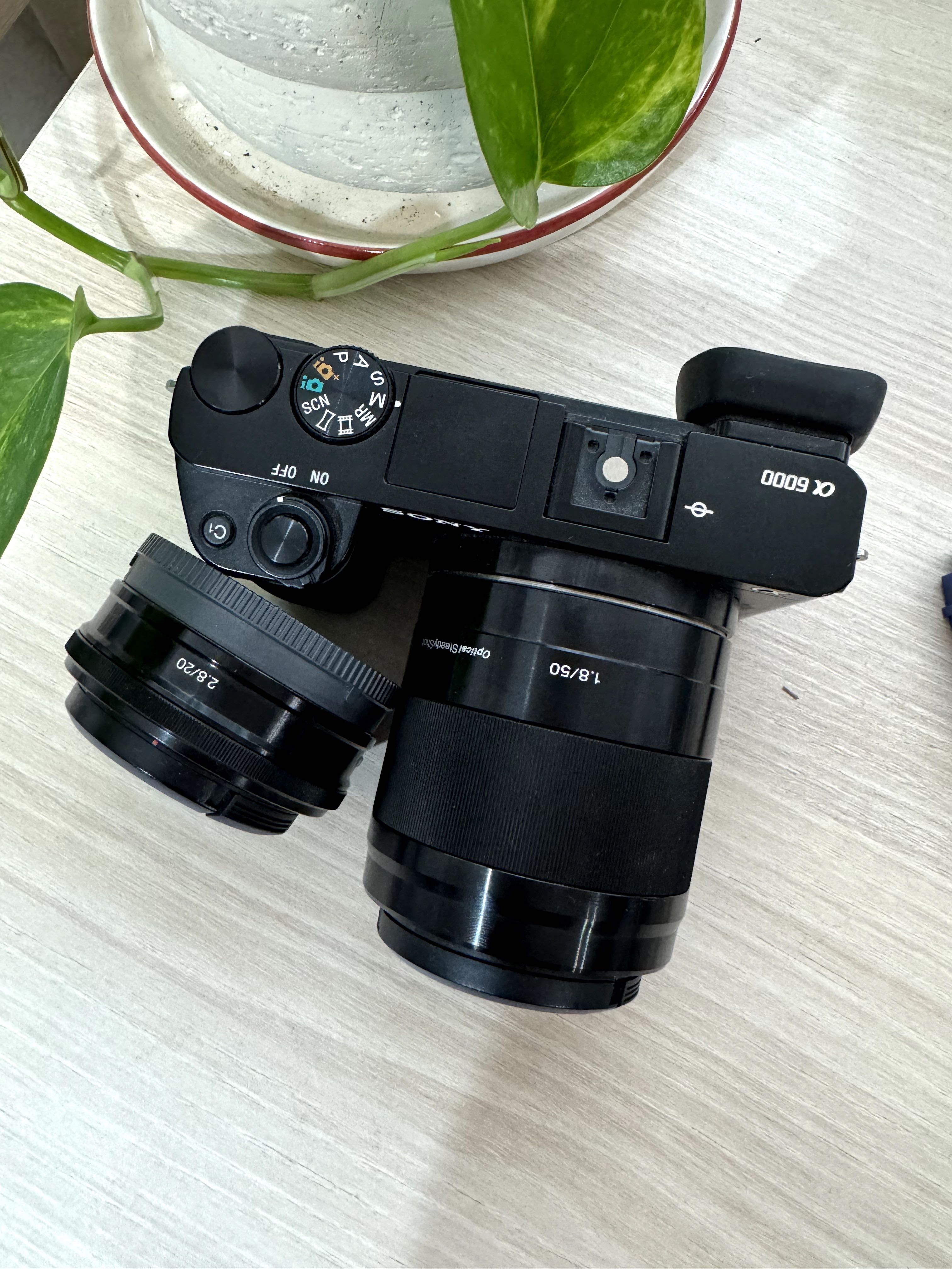 Фотоапарат Sony a-6000 + два обектива e-mount f2.8/20 и f1.8/50