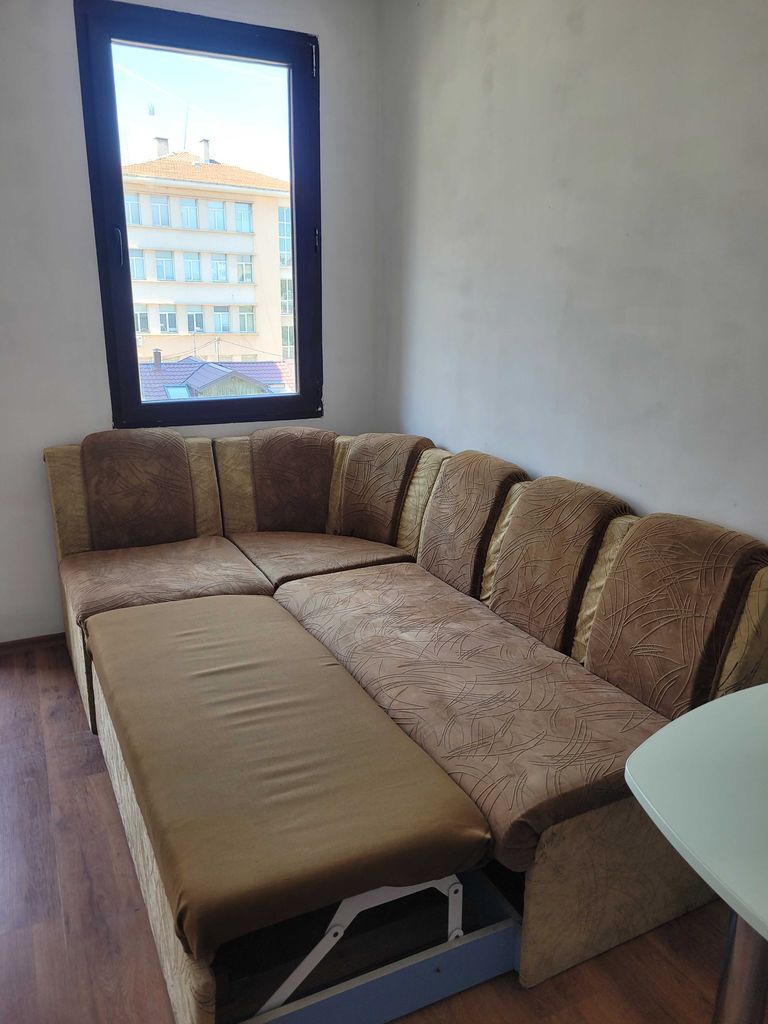 Дава се под наем Тристаен апартамент в София, Център - 100 кв.м за 510 € - Снимка #2