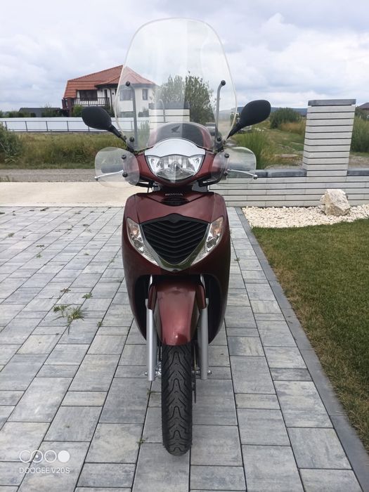 Honda Sh 125 i.   Se conduce cu B