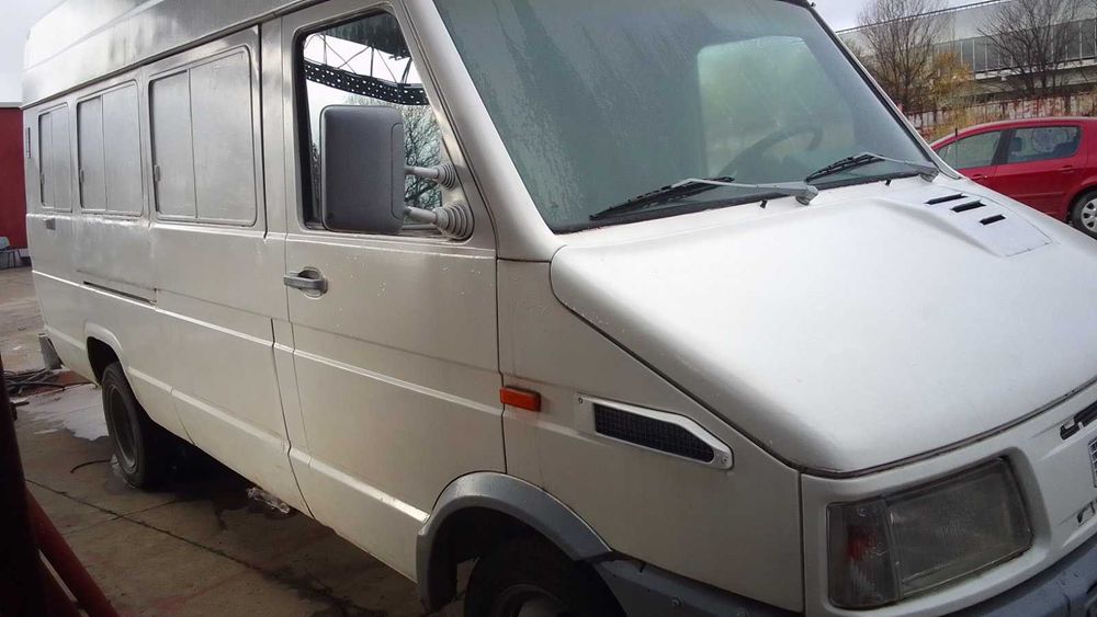 Товарен микробус ИВЕКО 35-12