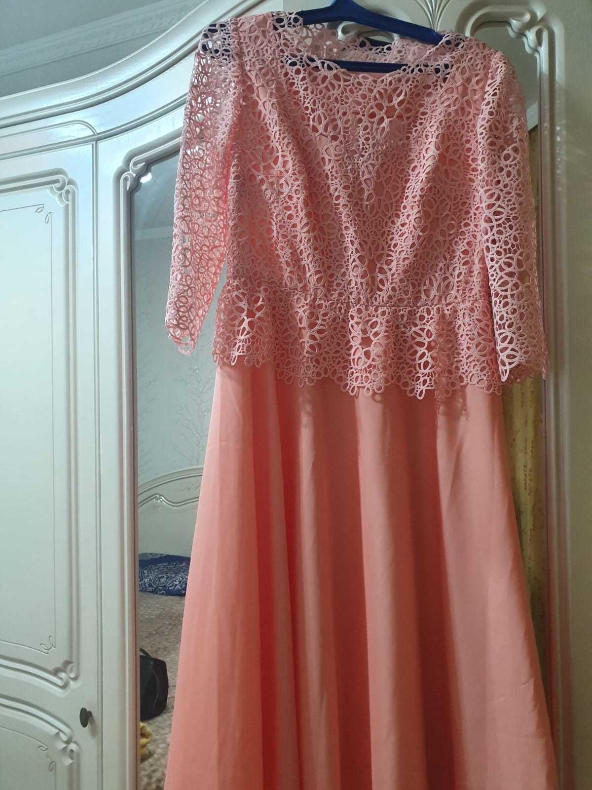 Платье розового цвета