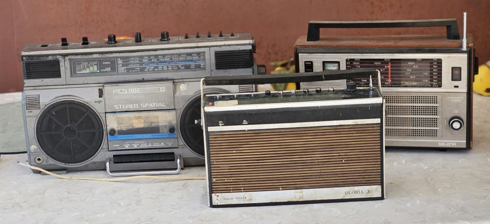 Radio vechi,  piese.