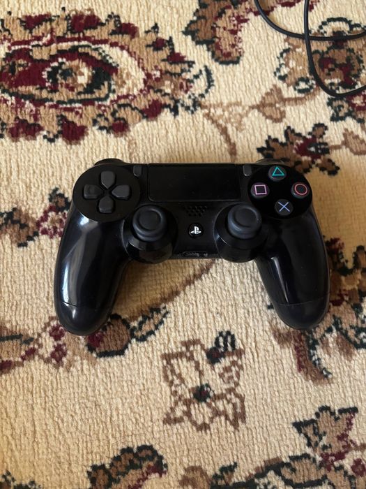 playstation 4 слим,в хорошем состоянии