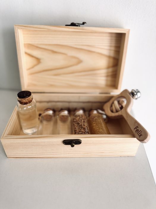 Cutie din lemn personalizata+ jucarie personalizata cadou pentru baita