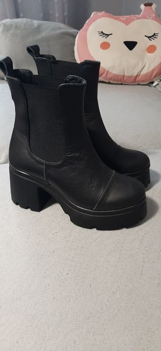 Ghete noi ,marimea 36