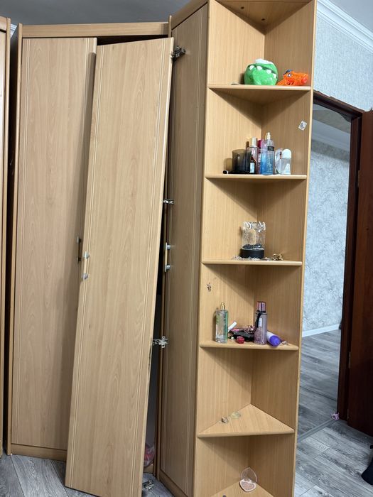 Продам шкаф. Очень вместительный