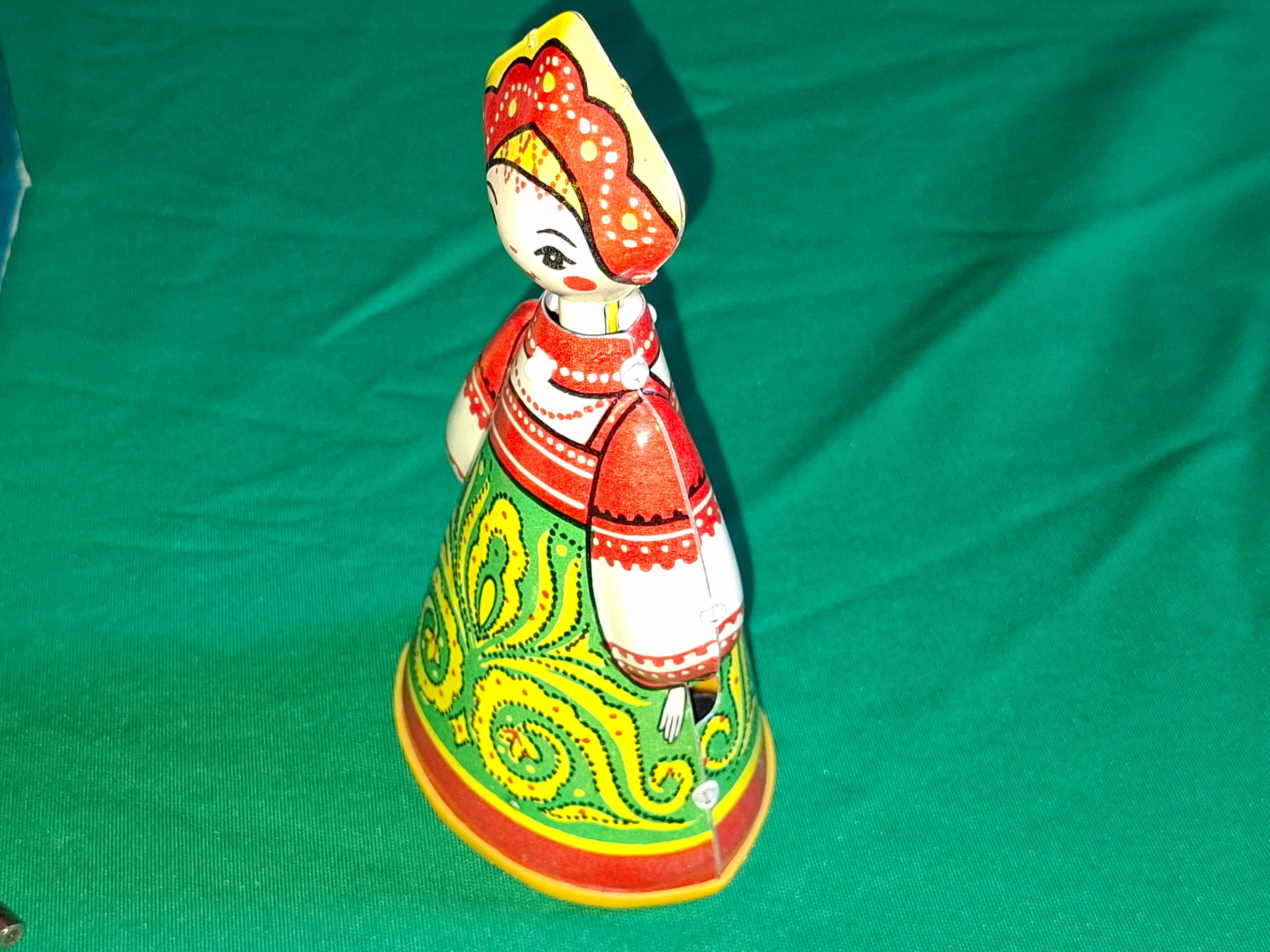 СССР стара руска механична ламаринена играчка Василиса Made in USSR