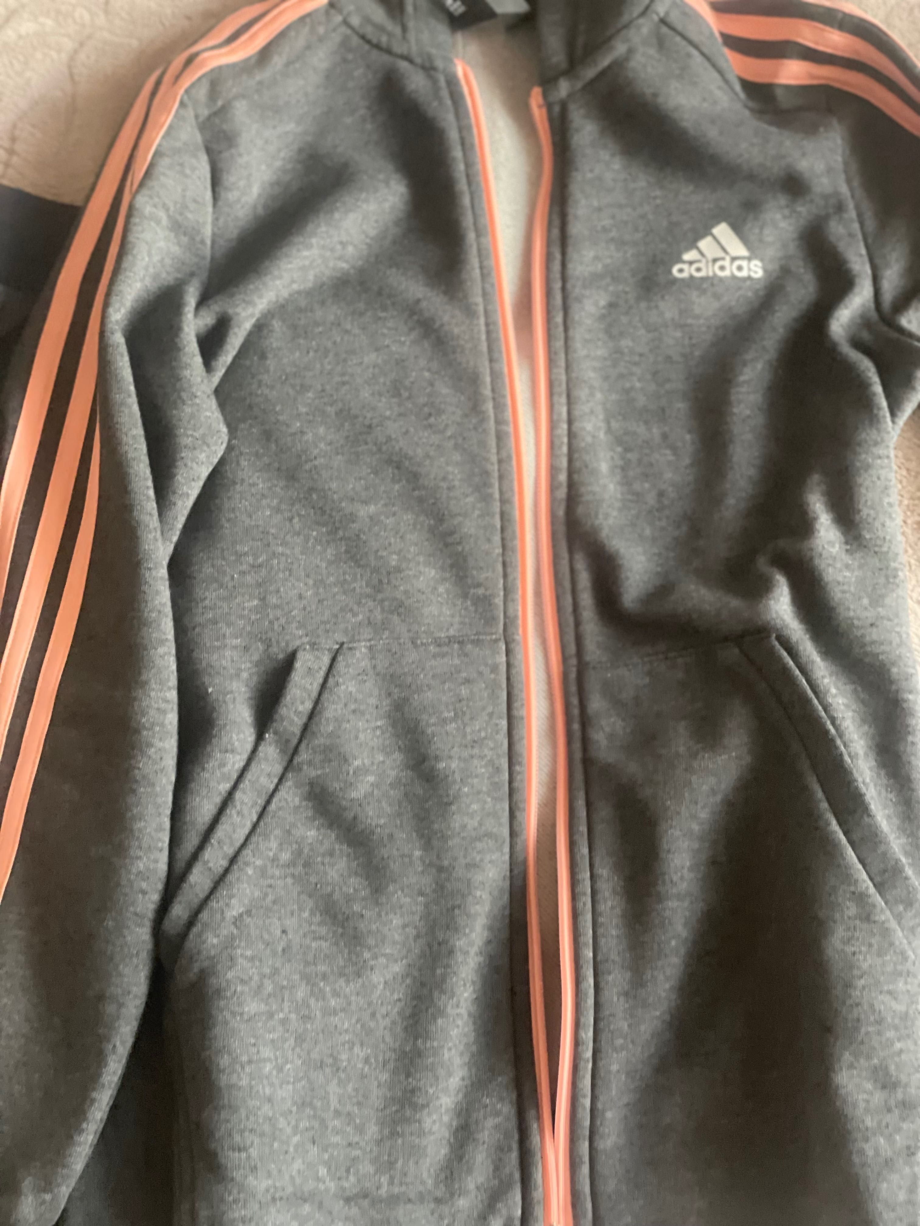 Продам спортивный детский костюм на девочку Adidas