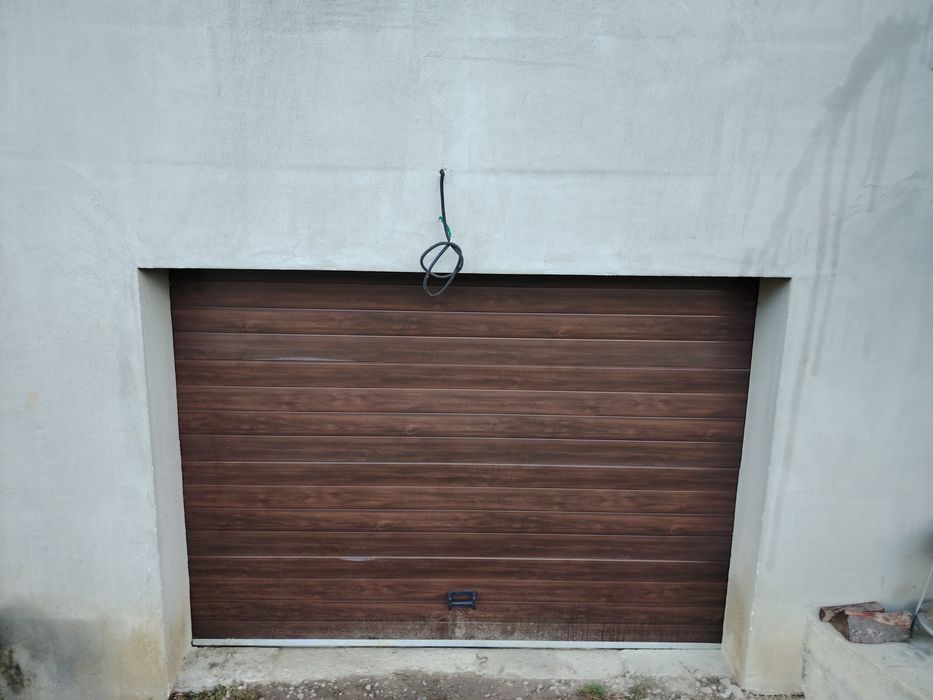 Ușa pentru garaj