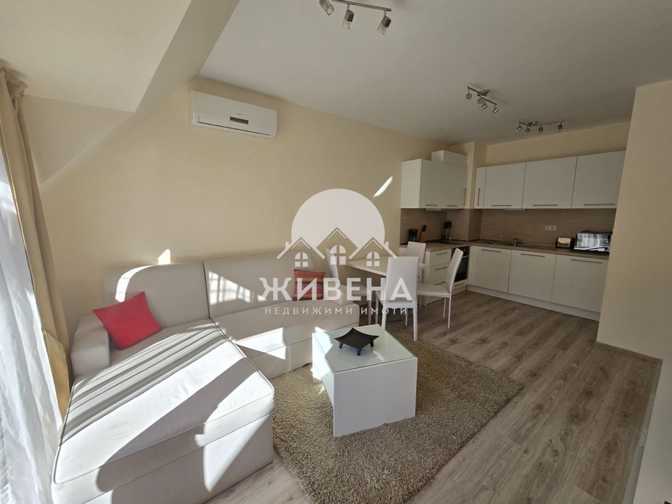 Продавам 2-стаен апартамент, кв. Аспарухово, к-кс Саут бей