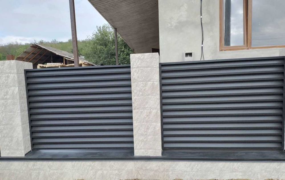 Garduri si porti stil jaluzea, sipca metalica, tabla cutata