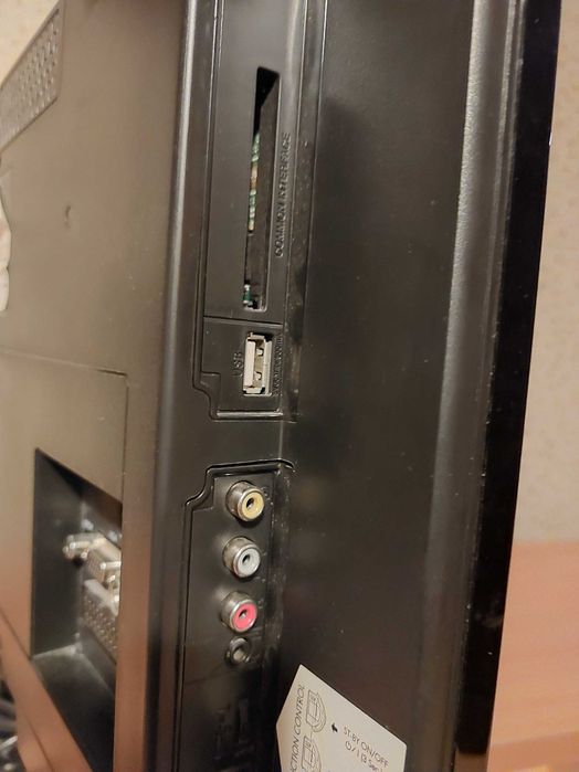 телевизор CROWN -тръгва когато си поиска