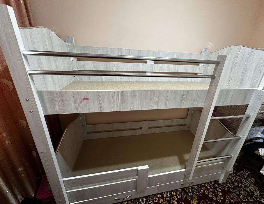 Детская кровать,двуяросьная