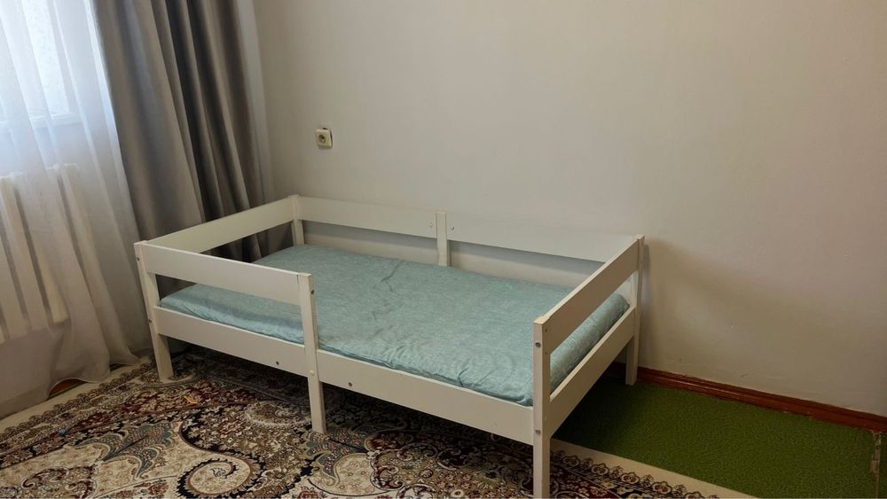 Продам две парные детские кроватки с матрасами