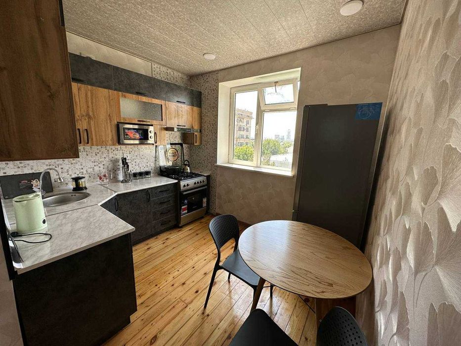 3-комнатная квартира ул. Шота Руставели (дом высокопотолочный ID: 4426