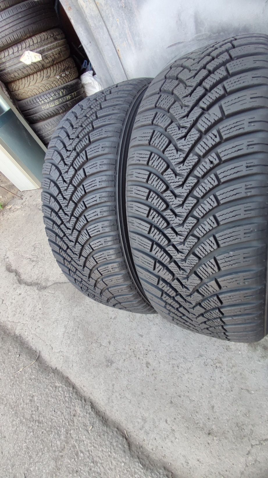 2бр. зимни гуми 205/55/16 Falken Euro Winter 
dot 22
8mm
Много добро с