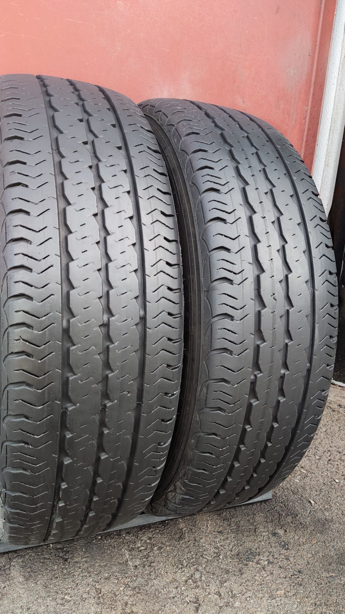 2бр. бусови гуми 205/75/16C, Pirelli 
6.88mm
dot22
Добро състояние на