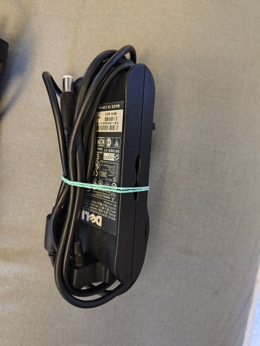 Vând încărcător dell 19.5 v  4.75A