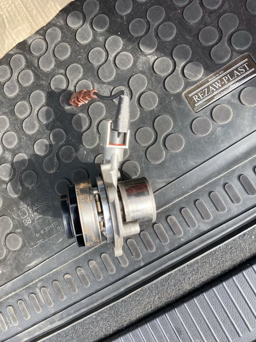 Водна помпа vw passat B8
