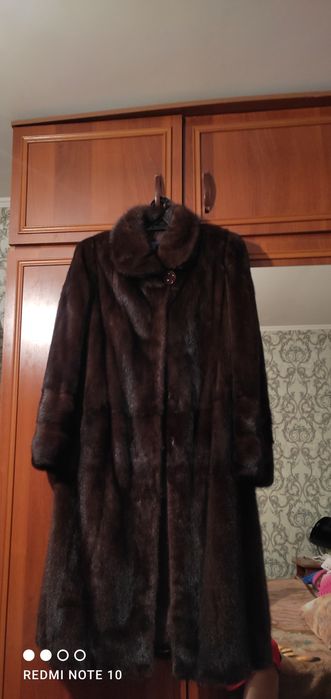 Продам норковую шубу в отличном состоянии цвет коричневый размер 56