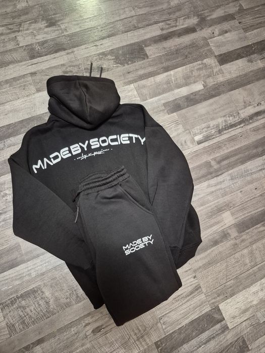 Trening barbat noi cu eticheta