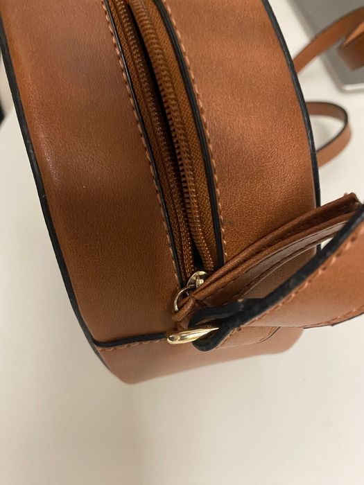 Дамска кафява чанта през рамо